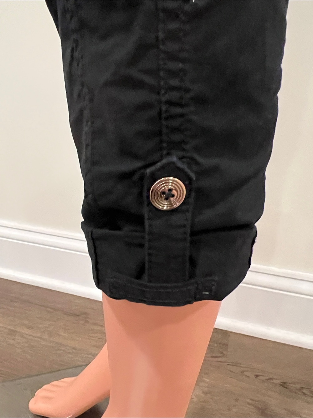 White House Black Market Black Cropped Cargo Pants Size 2 - Picture 5 of 12